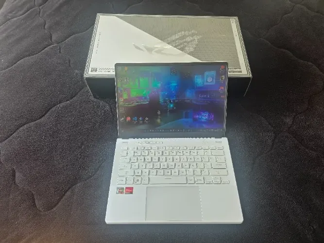 Notebook ASUS ROG Zephyrus G14 Ryzen 9 6900HS / 32GB RAM / Radeon RX 6800S / 1TB SSD