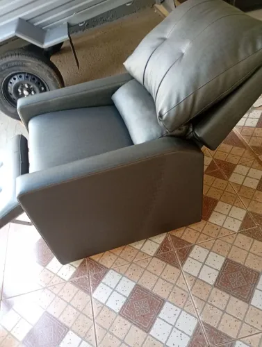 Poltrona reclinável do papai bem nova não tem detalhes entrego