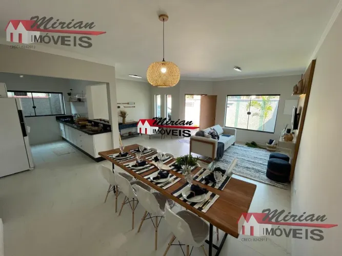 Casa à venda com Piscina em Peruíbe-SP, Parque Balneário Oasis: 3 quartos, 3 salas, 2 vaga