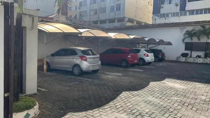 Terreno Comercial para Locação no Costa Azul, Salvador-BA: 700m² de Área Aguardam por Você