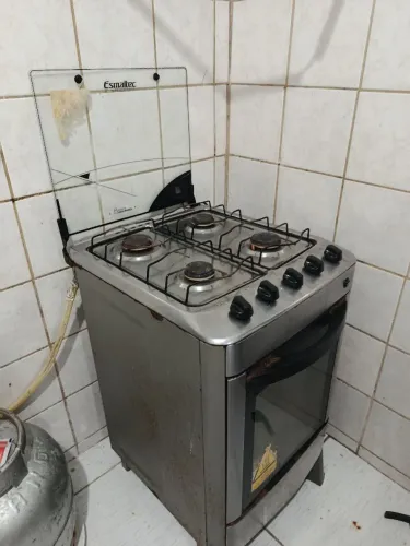Fogão Esmaltec usado mas funciona quebra galho