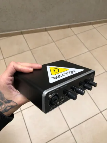 Interface de Áudio Behringer UMC22 | Pouquíssimo Uso | Estado de Nova