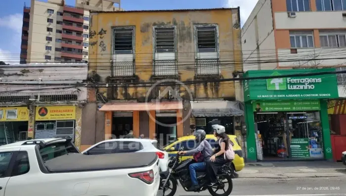 Duas Lojas, Galpão e 12 Kitinets - Cachambi-RJ