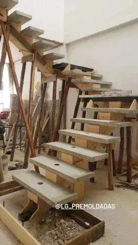 ESCADAS PRÉ MOLDADAS E PROJETOS