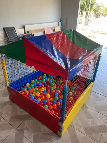 Vendo cama elástica e piscina de bolinha 