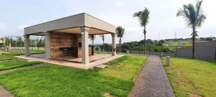 Lote à Venda no Condomínio Ayat II 250 m² com Excelente Estrutura de Lazer