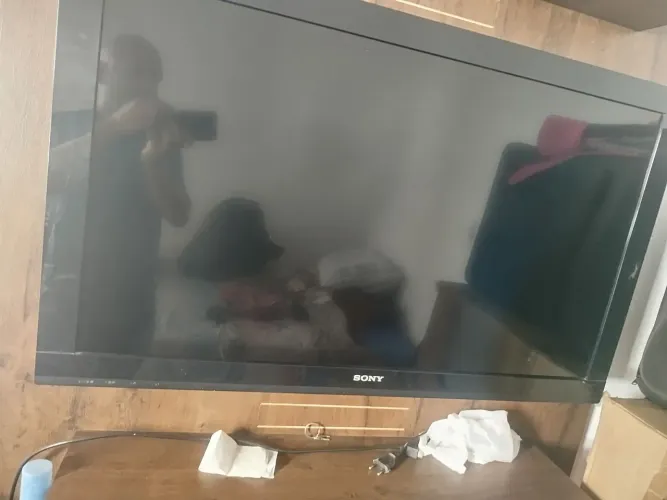Vendo tv 40 polegadas mais painel a TV está funcionando normalmente não e smartv