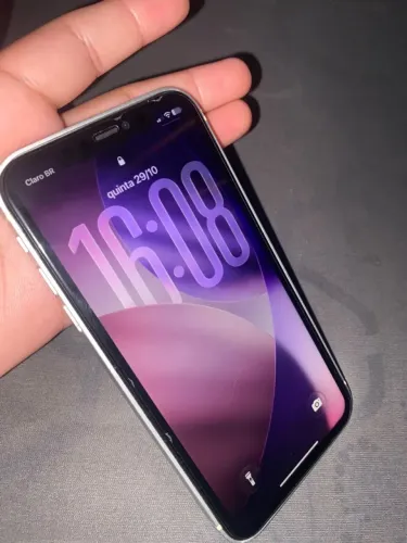 iPhone 11 na carcaça do 17 Pro Max