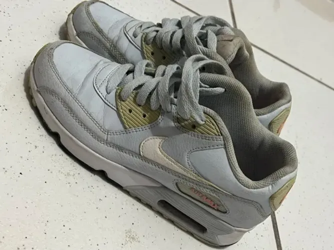Tênis Nike Air Max Branco e Bege Feminino - Tamanho 35