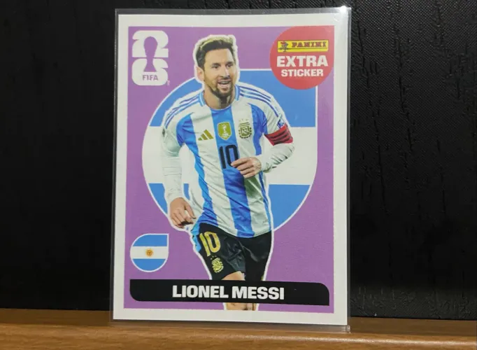 Vendo Figurinha Legend Lionel Messi ( Lilas )
