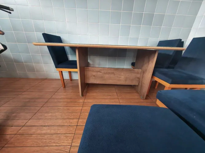 Jogo de cadeira de jantar com mesa