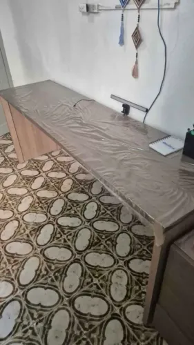 Mesa em MDF 1,90m, Grande e Praticamente Nova
