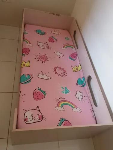 Cama infantil montessoriana