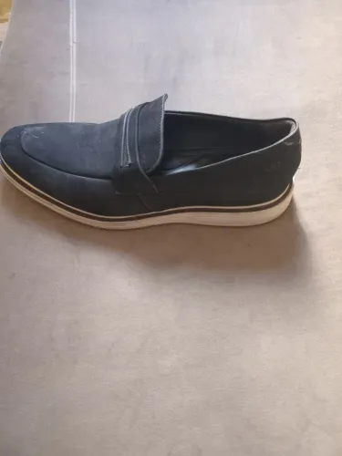 Vende se um sapatenis semi novo de cournúmero 43