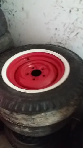 Duas rodas aro 16 originais f1000 1979, troco em algo do meu interesse.