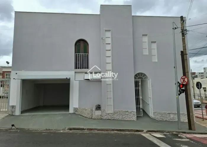 Sobrado Av. Guilherme Ferreira enfrente Uniube