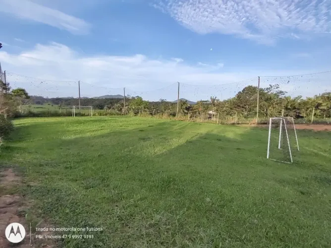 Sítio pronto para desfrutar com casa, salão de festas e piscina!