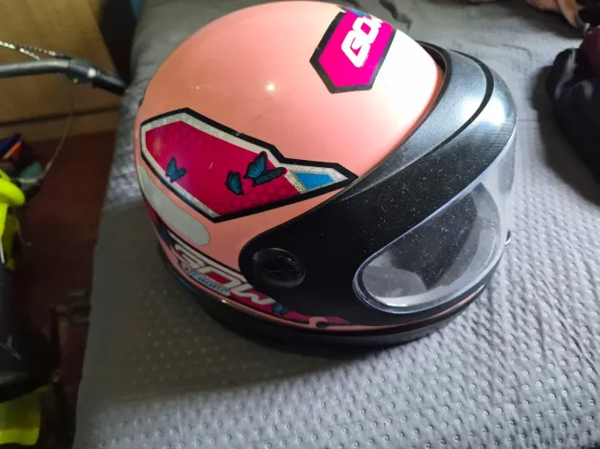 Capacete feminino