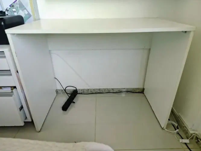 Mesa de escritório em MDF branca