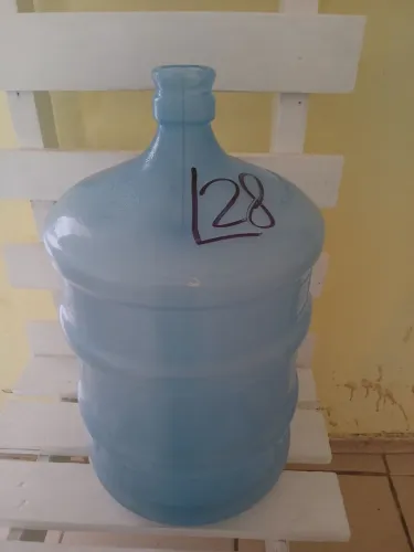 Vendo galão de agua vazio