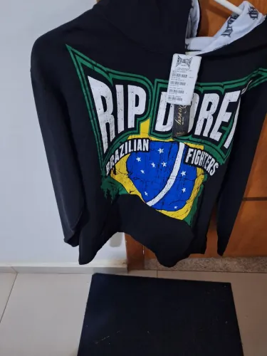 Blusão novo com capuz tam M