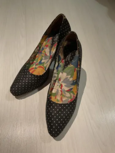 Scarpin poá preto e branco 34