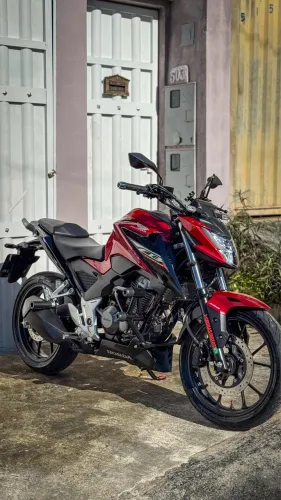 CB 300 F 2025 Muito nova