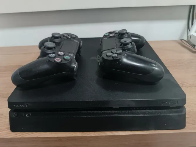 Ps4 slim 1TB