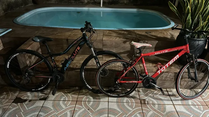 Vendo duas Bikes Preta Aro 29 e Vermelha Aro 26