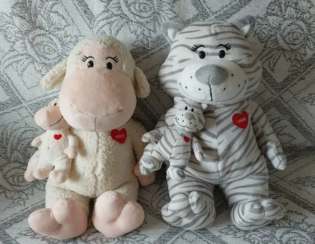BICHOS DE PELÚCIA TIGRINHO E OVELHINHA C/ FILHOTES