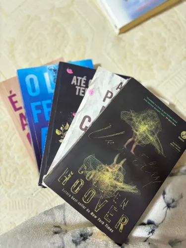 LIVROS COLLEN HOOVER