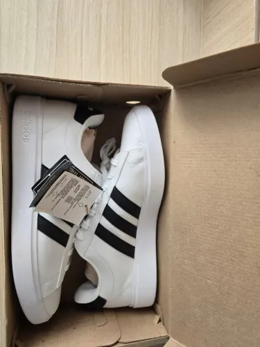 Tenis Adidas original NOVO