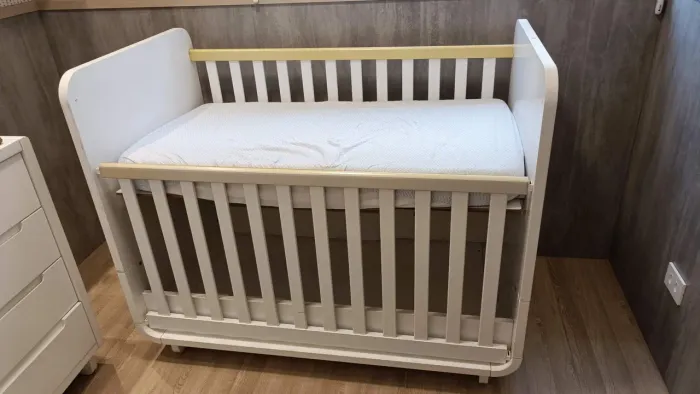 Berço Sonhos de Ninar 3 regulagens de altura + Cama 