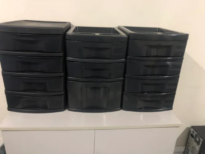 3 Organizadores de plástico com três gavetas