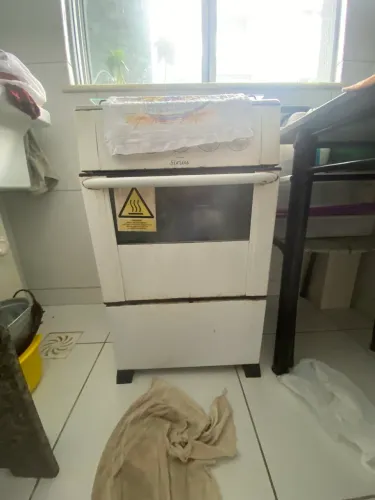 Fogão 4 bocas, sem detalhes, pra vender rápido