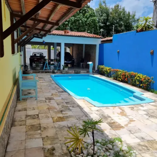 JB CASA EM LAGOA NOVA COM 3 QUARTOS SENDO 1 SUÍTE MEDINDO 275m²..