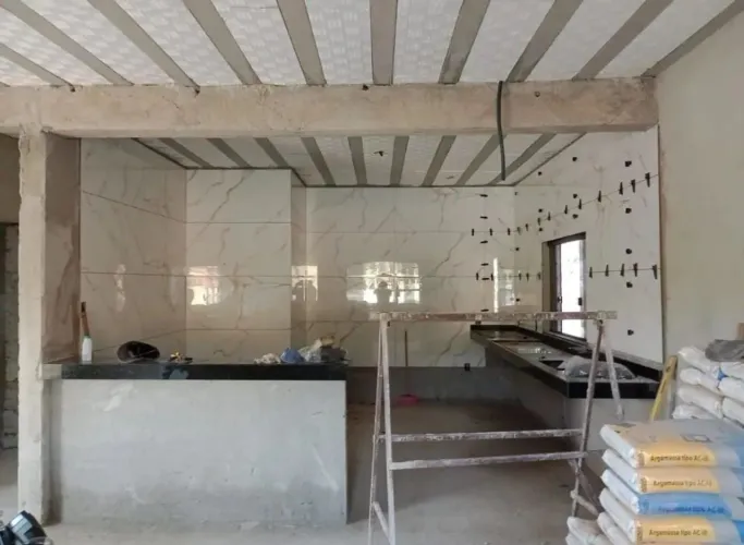 Pedreiro e Pintor Serviço Profissional da Construção