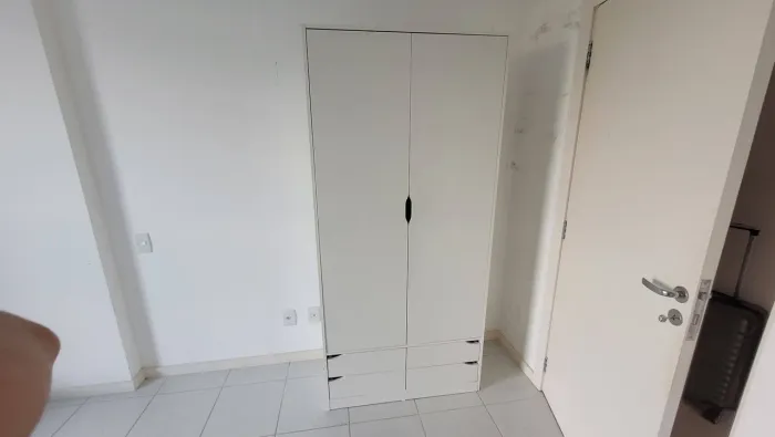 Armário Tok Stok branco com gavetas