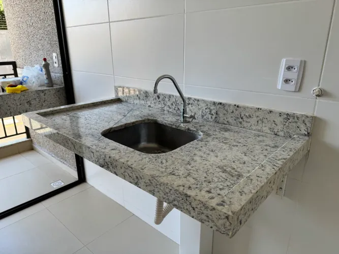 Pedra de mármore (cozinha e banheiro)