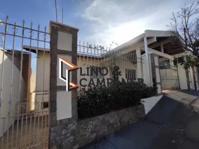 Casa de rua : / Residencial / Jardim Alvorada