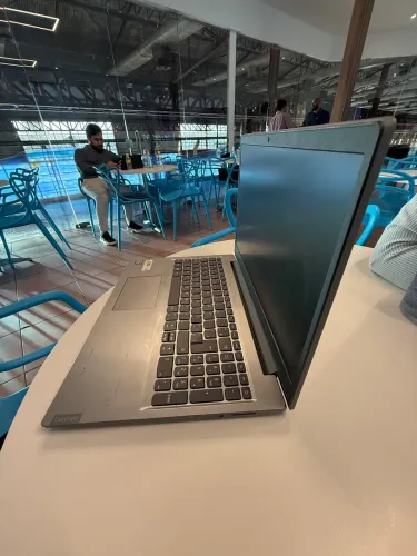 Notebook IdeaPad i3 8 Geração + Carregador. Ótimo estado 