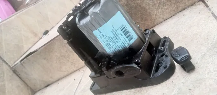 Motor funcionando porém está sem a placa e sem o capacitor