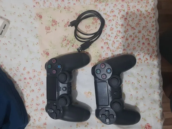 2 Manete de ps4 usado 1 vez com 1 carregador