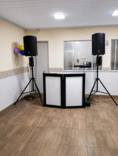 DJ, som e iluminação pRa festas