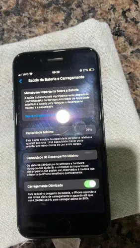Vende-se iPhone Se. Vai com caixa carregador e capa
