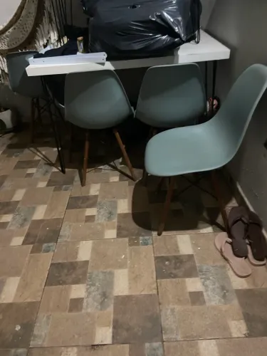 Jogo de mesa com 6 cadeiras