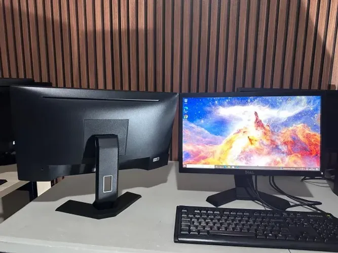 MONITOR DELL P2018H DE 20M POLEGADAS, COM HDMI, DISPLAYPORT, VGA E 2 USB LATERAIS