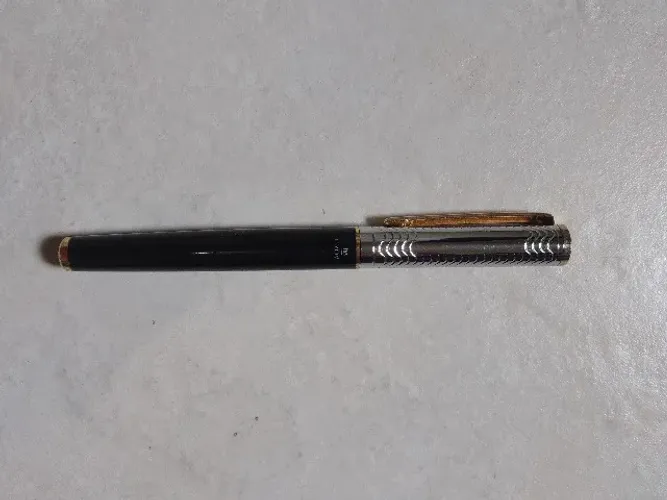Caneta Crown Metal Regent Tinteiro Preta e Prata