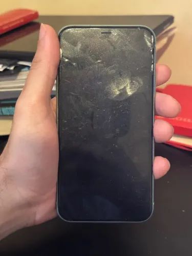 iphone 11 com defeito