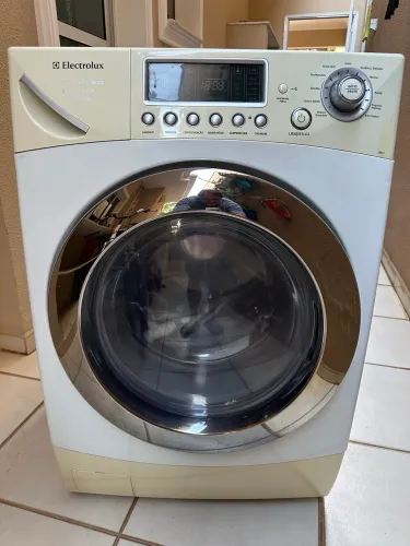 Lavadora lava e seca Electrolux LSE11 10,5 kg